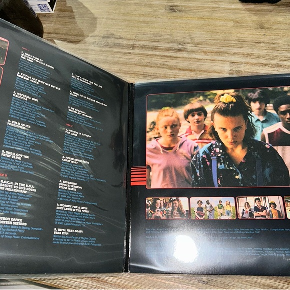 Stranger Things: Soundtrack S3 Vinyl Record - Picture 2 of 3